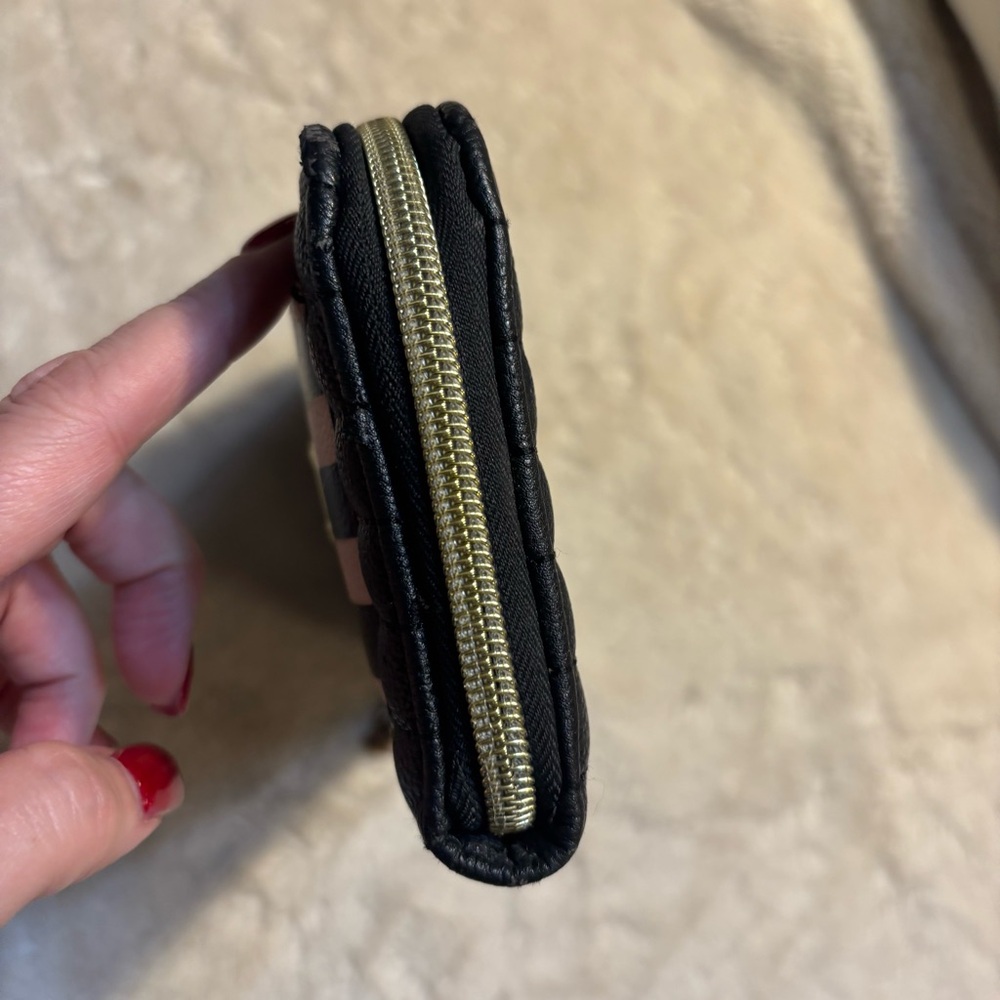 Betsey Johnson Wallet Black Cream Striped Wristlet Faux Leather Ziparound FLAWS - Picture 9 of 16